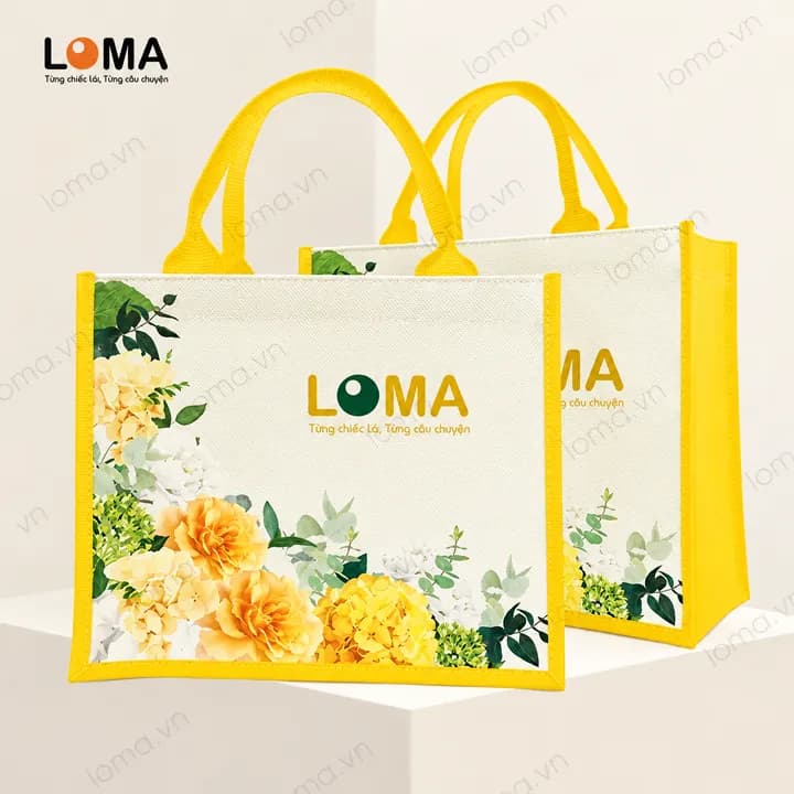 Hoa vàng: Họa tiết hoa vàng và lá xanh